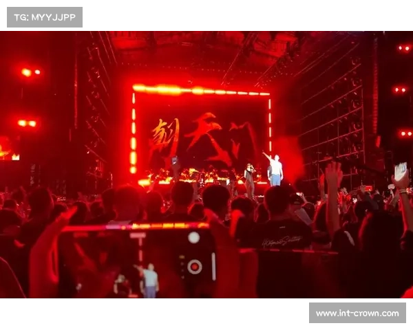 朝天门出征仪式四战队举旗合影 GAI说唱点燃全城热血氛围 朝天门出征仪式四战队举旗合影 GAI说唱点燃全城热血氛围